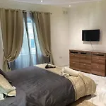 Side Seaview 3bedrooms Steps From Promenade And Ferry