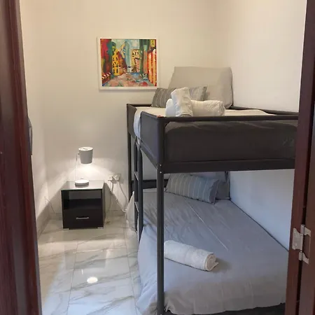 Side Seaview 3bedrooms Steps From Promenade And Ferry Apartment
