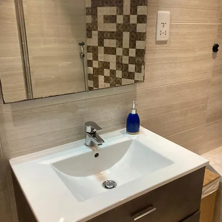 Side Seaview 3bedrooms Steps From Promenade And Ferry アパート スリーマ