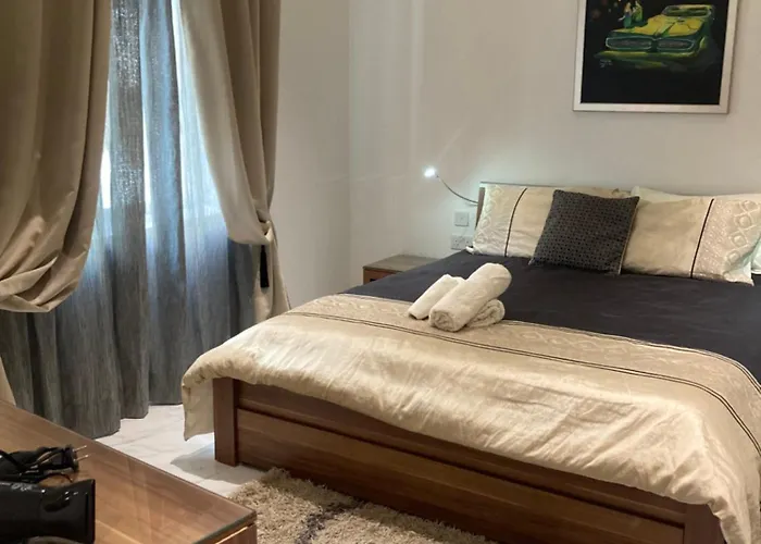 Side Seaview 3bedrooms Steps From Promenade And Ferry Sliema